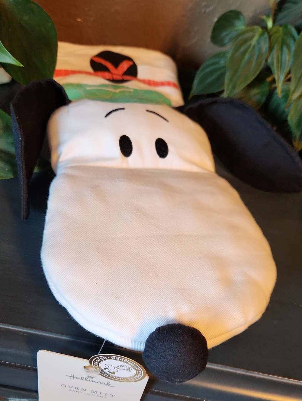 Hallmark Snoopy Peanuts Oven Mitt NWT